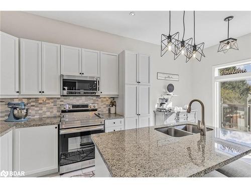 61 Collier Crescent, Angus, ON - Indoor Photo Showing Kitchen With Double Sink With Upgraded Kitchen