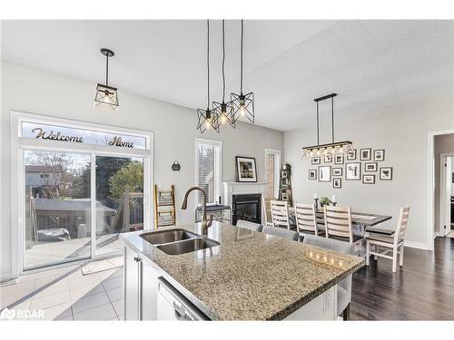 61 Collier Crescent, Angus, ON - Indoor Photo Showing Kitchen With Double Sink