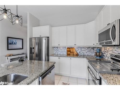 61 Collier Crescent, Angus, ON - Indoor Photo Showing Kitchen With Stainless Steel Kitchen With Upgraded Kitchen