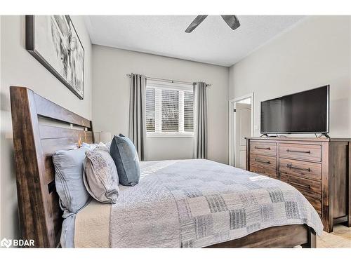 61 Collier Crescent, Angus, ON - Indoor Photo Showing Bedroom