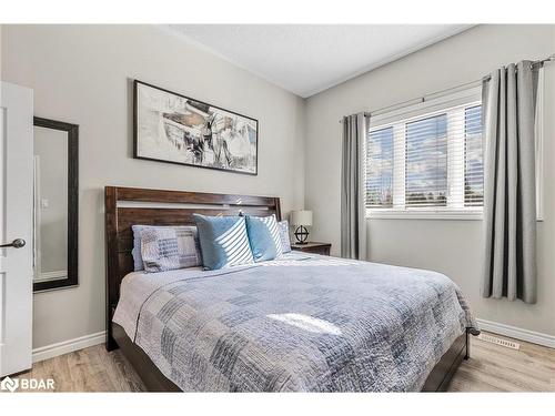 61 Collier Crescent, Angus, ON - Indoor Photo Showing Bedroom