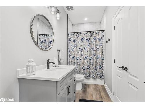 61 Collier Crescent, Angus, ON - Indoor Photo Showing Bathroom