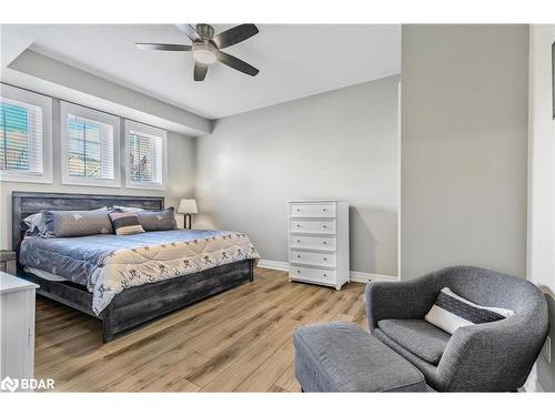 61 Collier Crescent, Angus, ON - Indoor Photo Showing Bedroom