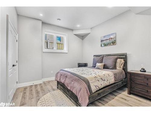 61 Collier Crescent, Angus, ON - Indoor Photo Showing Bedroom