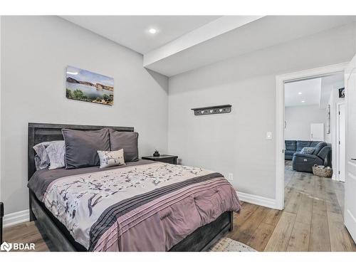 61 Collier Crescent, Angus, ON - Indoor Photo Showing Bedroom