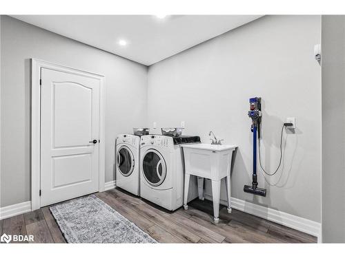 61 Collier Crescent, Angus, ON - Indoor Photo Showing Laundry Room