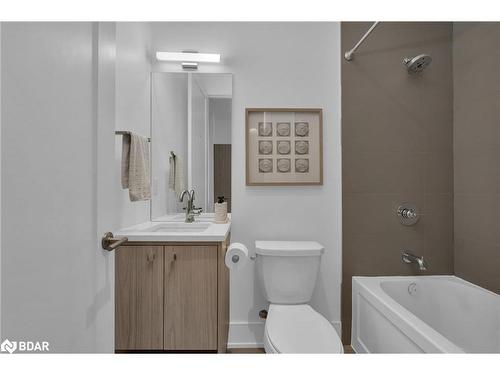 105-185 Dunlop Street E, Barrie, ON - Indoor Photo Showing Bathroom