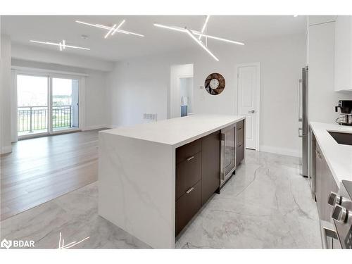 309-295 Cundles Road E, Barrie, ON - Indoor Photo Showing Kitchen