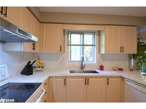 Upper-140 Country Lane, Barrie, ON - Indoor Photo Showing Kitchen