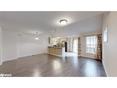 606 Haylock Gardens, Peterborough, ON - Indoor Photo Showing Living Room