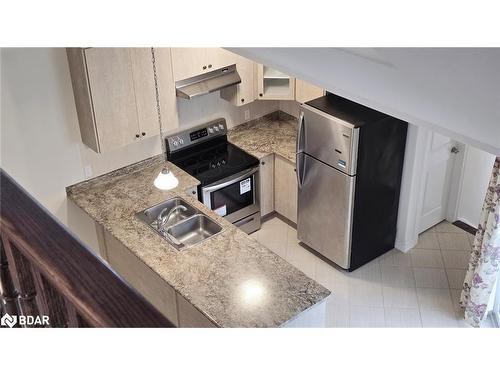 606 Haylock Gardens, Peterborough, ON - Indoor Photo Showing Kitchen