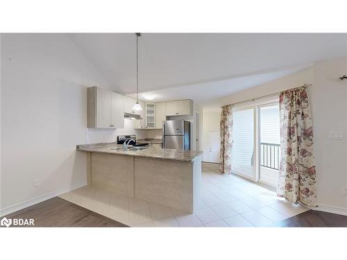 606 Haylock Gardens, Peterborough, ON - Indoor Photo Showing Kitchen