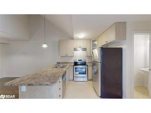 606 Haylock Gardens, Peterborough, ON - Indoor Photo Showing Kitchen With Double Sink