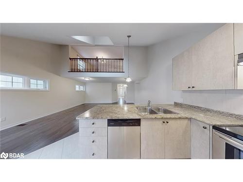 606 Haylock Gardens, Peterborough, ON - Indoor Photo Showing Kitchen With Double Sink