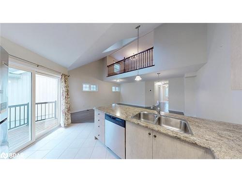 606 Haylock Gardens, Peterborough, ON - Indoor Photo Showing Kitchen With Double Sink