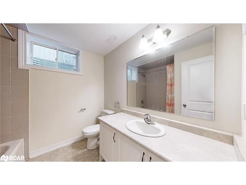 606 Haylock Gardens, Peterborough, ON - Indoor Photo Showing Bathroom