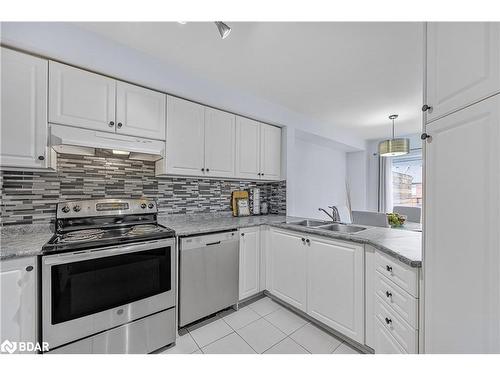 17 Gadwall Avenue, Barrie, ON - Indoor Photo Showing Kitchen With Double Sink With Upgraded Kitchen