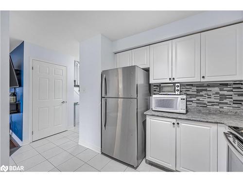 17 Gadwall Avenue, Barrie, ON - Indoor Photo Showing Kitchen