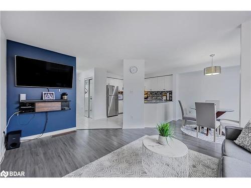 17 Gadwall Avenue, Barrie, ON - Indoor Photo Showing Living Room