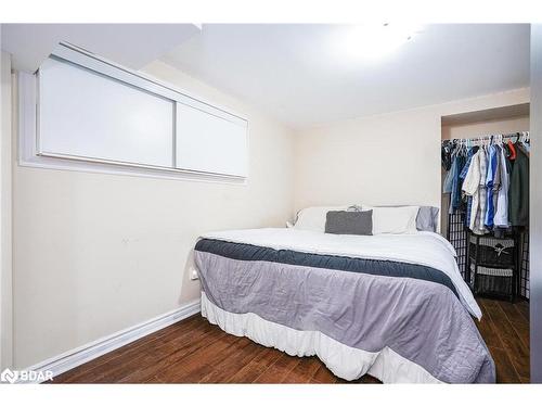 64 Westminster Circle, Barrie, ON - Indoor Photo Showing Bedroom