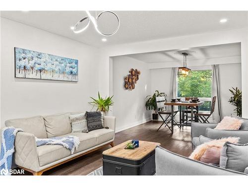 35 Pooles Road, Springwater, ON - Indoor Photo Showing Living Room