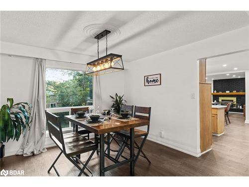 35 Pooles Road, Springwater, ON - Indoor Photo Showing Dining Room