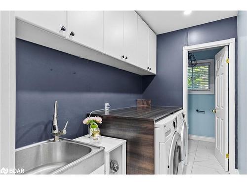 35 Pooles Road, Springwater, ON - Indoor Photo Showing Laundry Room