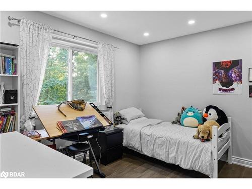 35 Pooles Road, Springwater, ON - Indoor Photo Showing Bedroom