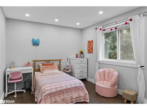 35 Pooles Road, Springwater, ON - Indoor Photo Showing Bedroom