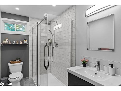 35 Pooles Road, Springwater, ON - Indoor Photo Showing Bathroom