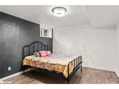 35 Pooles Road, Springwater, ON - Indoor Photo Showing Bedroom