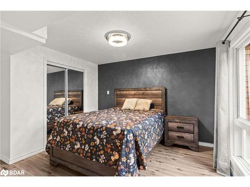 35 Pooles Road, Springwater, ON - Indoor Photo Showing Bedroom