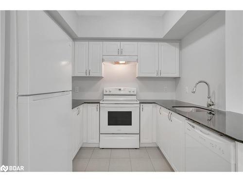 208-304 Essa Road, Barrie, ON - Indoor Photo Showing Kitchen