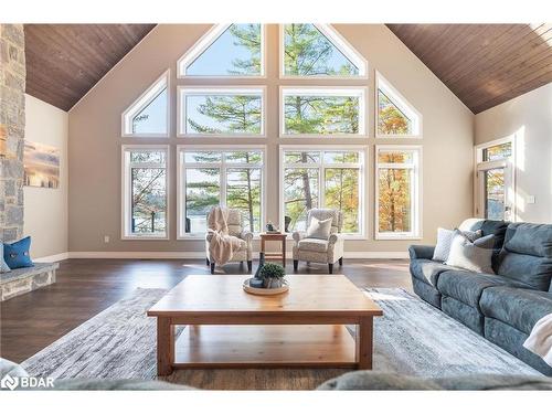 4245 Delta Road, Severn Bridge, ON - Indoor Photo Showing Living Room