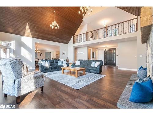 4245 Delta Road, Severn Bridge, ON - Indoor Photo Showing Living Room