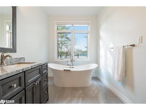 4245 Delta Road, Severn Bridge, ON - Indoor Photo Showing Bathroom