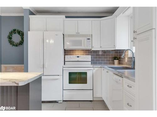 204 Margaret Street, Stayner, ON - Indoor Photo Showing Kitchen