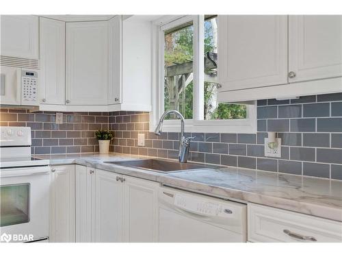 204 Margaret Street, Stayner, ON - Indoor Photo Showing Kitchen