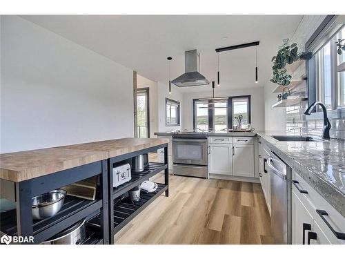 171 Fox Street, Penetanguishene, ON - Indoor Photo Showing Kitchen With Upgraded Kitchen