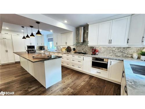 57 Chartwell Crescent, Keswick, ON - Indoor Photo Showing Kitchen With Upgraded Kitchen