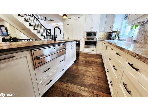 57 Chartwell Crescent, Keswick, ON - Indoor Photo Showing Kitchen