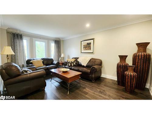 57 Chartwell Crescent, Keswick, ON - Indoor Photo Showing Living Room