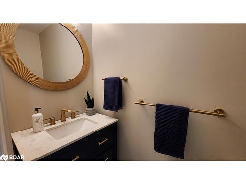 57 Chartwell Crescent, Keswick, ON - Indoor Photo Showing Bathroom