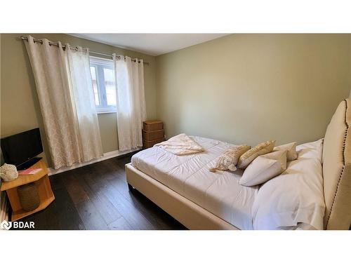 57 Chartwell Crescent, Keswick, ON - Indoor Photo Showing Bedroom