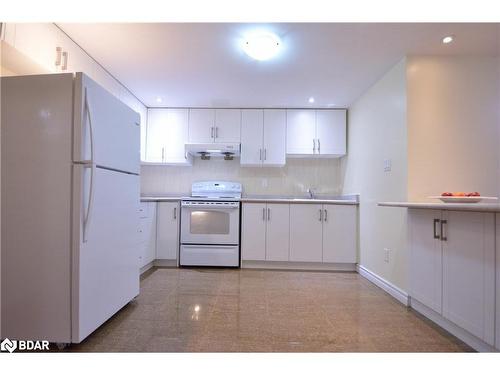 Lower-140 Country Lane, Barrie, ON - Indoor Photo Showing Kitchen