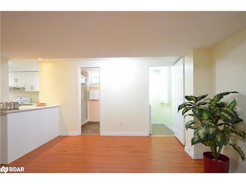 Lower-140 Country Lane, Barrie, ON - Indoor Photo Showing Other Room