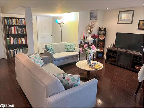 Lower-168 Federal Street, Hamilton, ON - Indoor Photo Showing Living Room