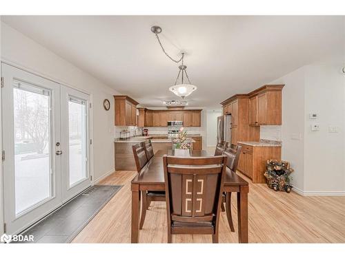 1524 Mount Stephen Road, Coldwater, ON - Indoor Photo Showing Dining Room