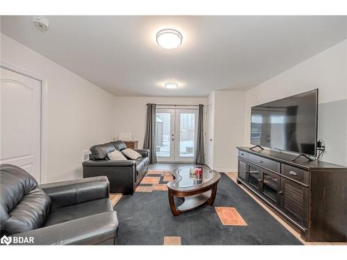 1524 Mount Stephen Road, Coldwater, ON - Indoor Photo Showing Living Room