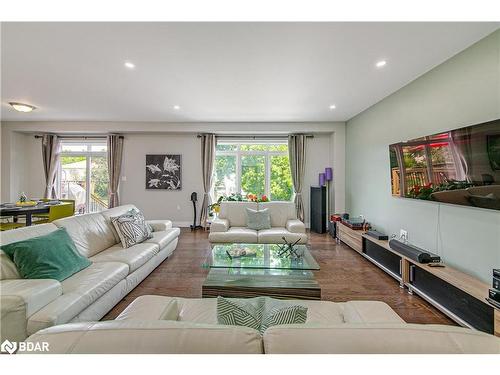 165 Bishop Drive E, Barrie, ON - Indoor Photo Showing Living Room